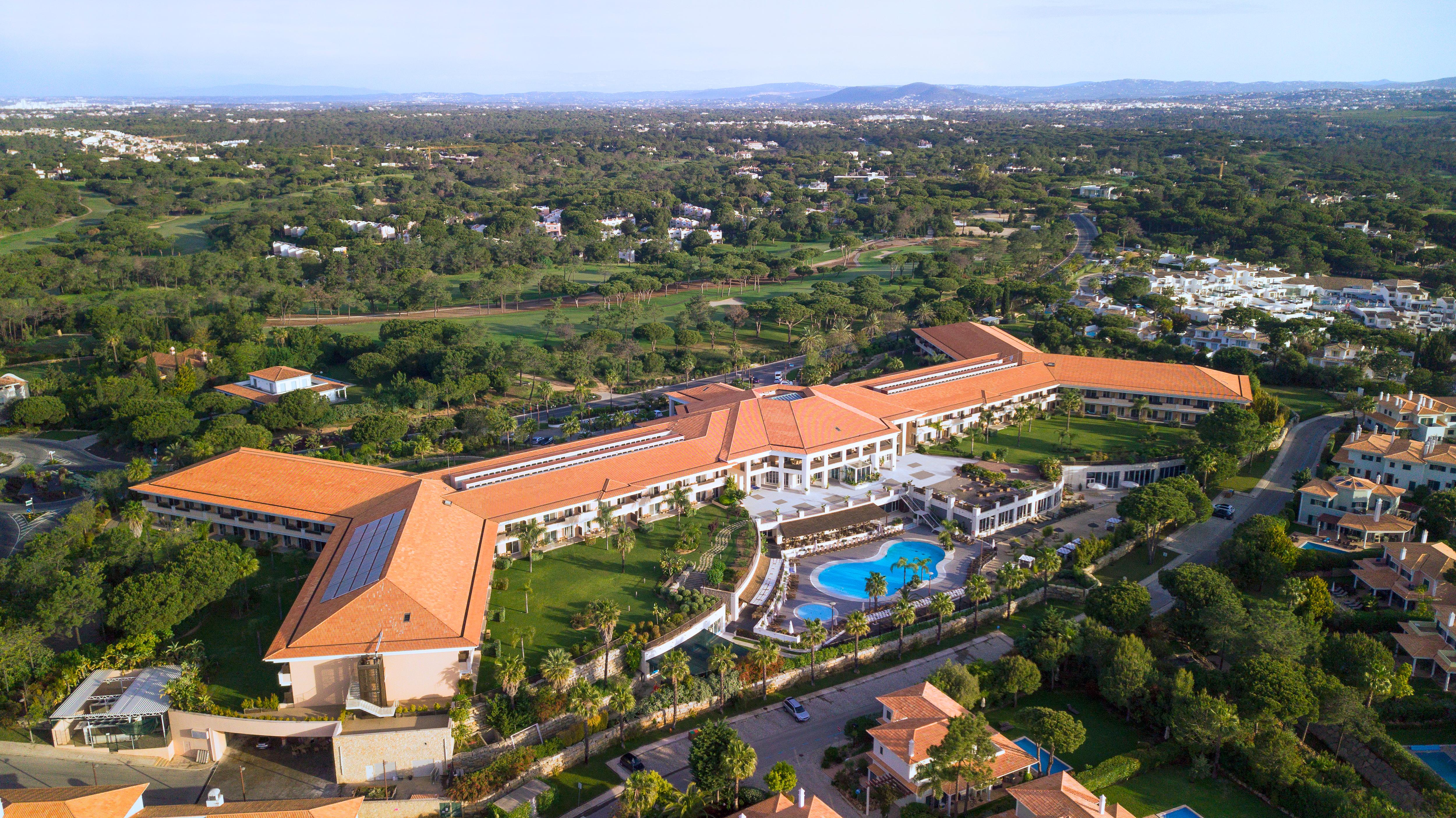 Wyndham Grand Algarve Hotel Quinta do Lago Exterior foto Aerial view of the hotel