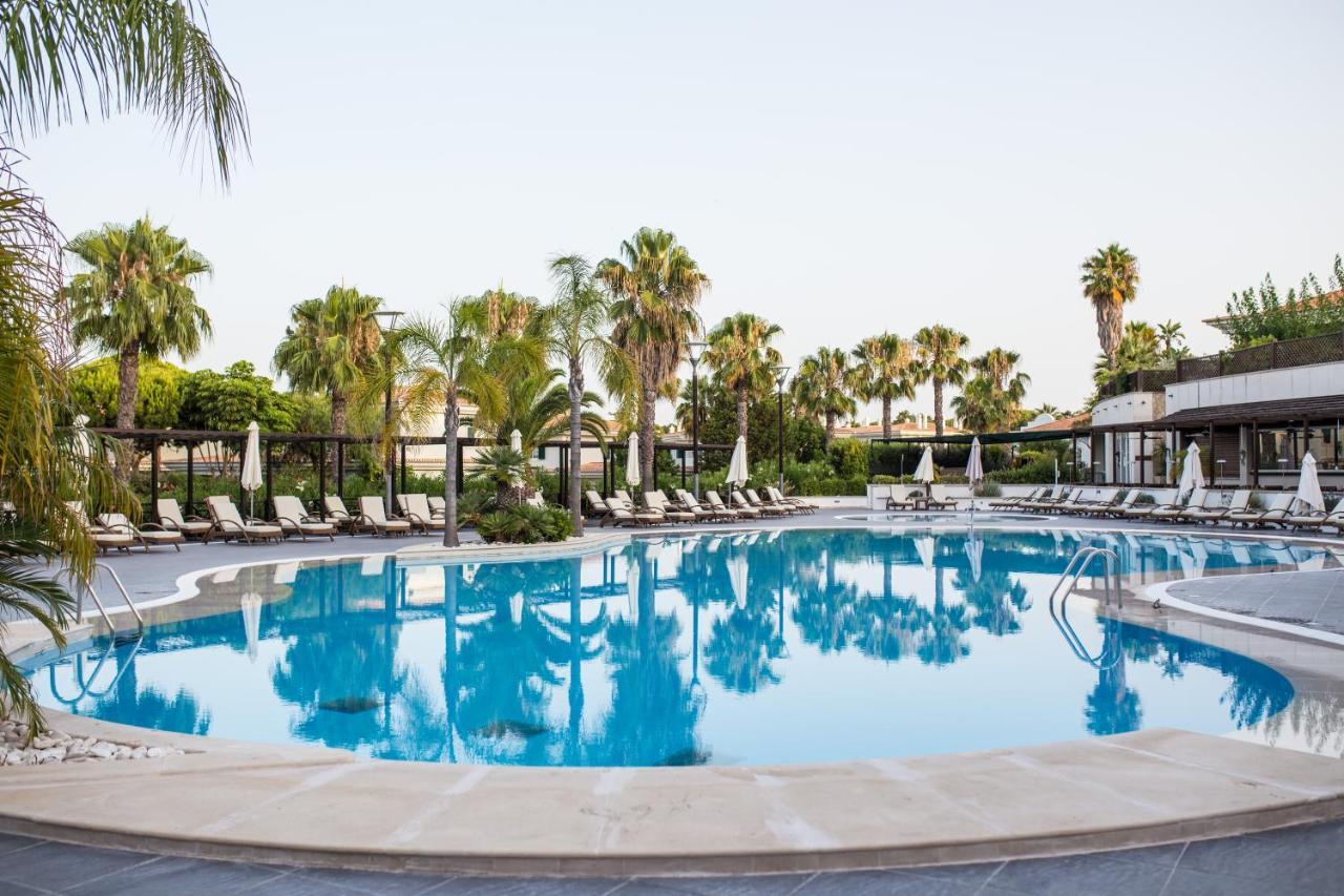Wyndham Grand Algarve Hotel Quinta do Lago Exterior foto Pool at the hotel