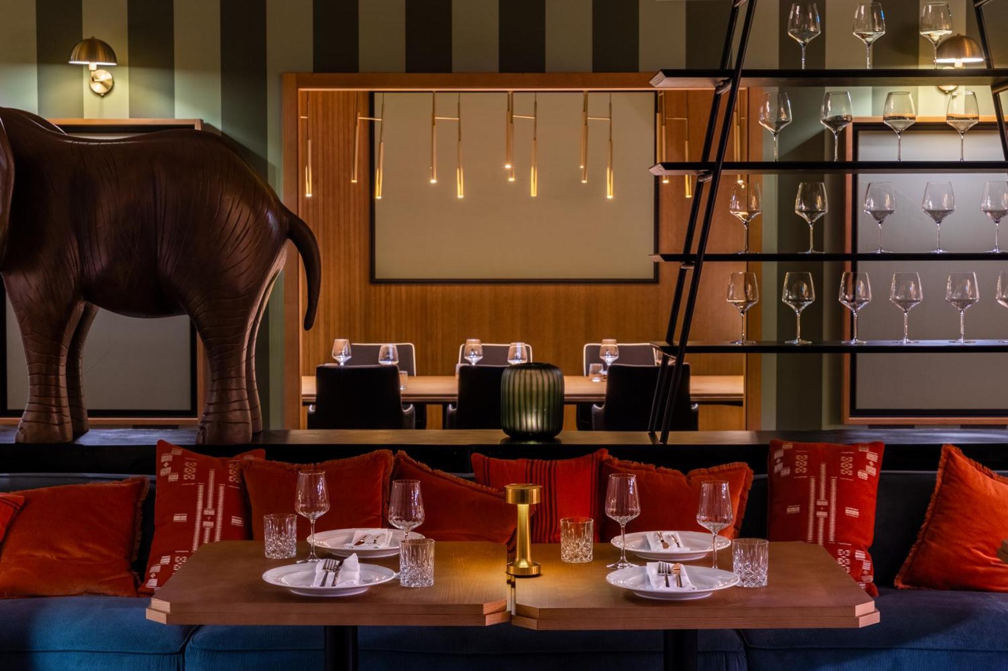 Wyndham Grand Algarve Hotel Quinta do Lago Exterior foto The interior of the restaurant